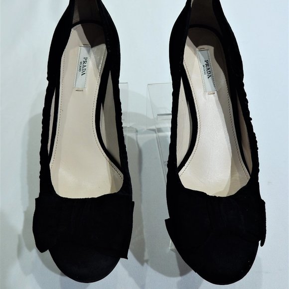 PRADA BLACK SUEDE PUMPS W/ ACCENT BOW IN US 7  (NEW) - Picture 1 of 4